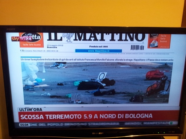 A photo of my TV, at 5 in the morning of the 20 May 2012, showing the news about the earthquake.